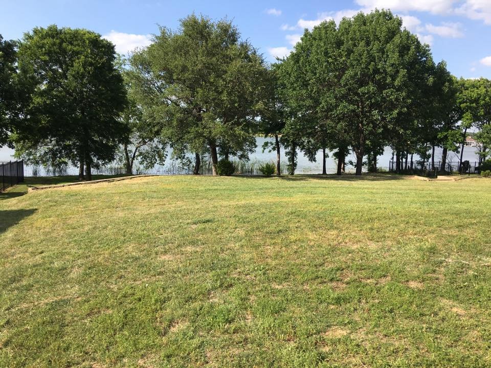 Pristine lakefront manicured property maintained by Yard Sharks